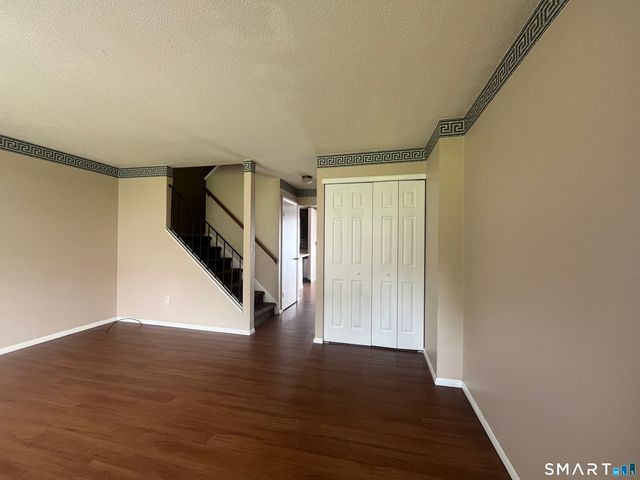 19 Coach Circle 6, Naugatuck, CT 06770