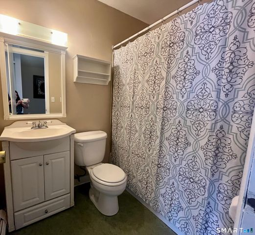19 Coach Circle 6, Naugatuck, CT 06770