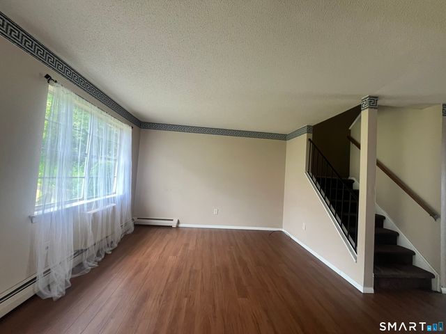 19 Coach Circle 6, Naugatuck, CT 06770