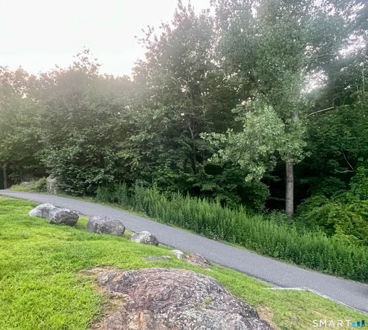 19 Coach Circle 6, Naugatuck, CT 06770