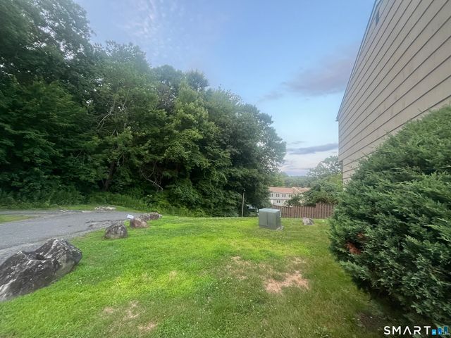 19 Coach Circle 6, Naugatuck, CT 06770