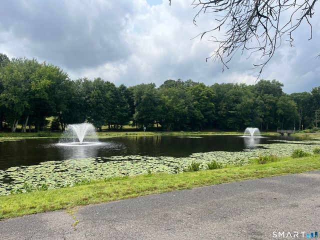 19 Coach Circle 6, Naugatuck, CT 06770