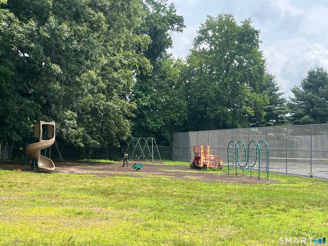 19 Coach Circle 6, Naugatuck, CT 06770
