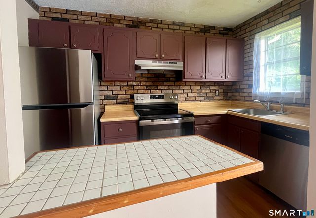 19 Coach Circle 6, Naugatuck, CT 06770