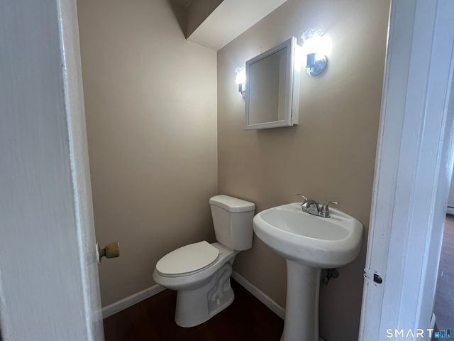 19 Coach Circle 6, Naugatuck, CT 06770