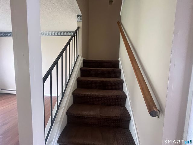 19 Coach Circle 6, Naugatuck, CT 06770