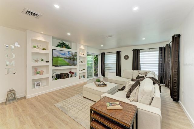 3316 VIVIENDA BOULEVARD, Bradenton, FL 34207