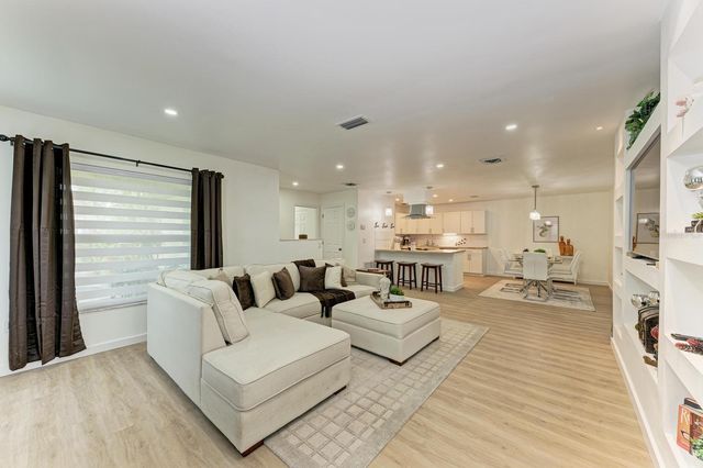 3316 VIVIENDA BOULEVARD, Bradenton, FL 34207