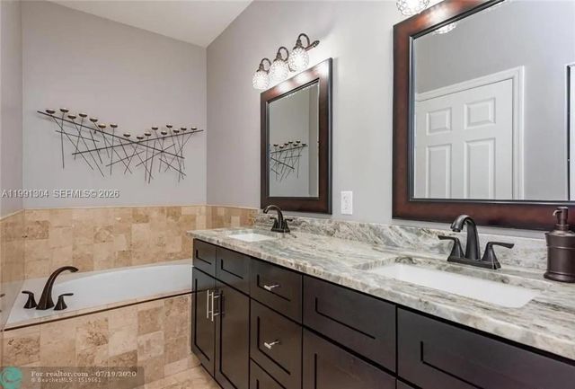 5754 NW 127th Ter, Coral Springs, FL 33076