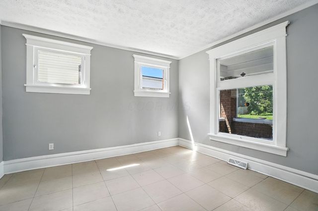 928 Miller Avenue, Columbus, OH 43206