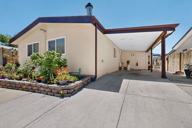 8512 Stream Street NE, Albuquerque, NM 87113
