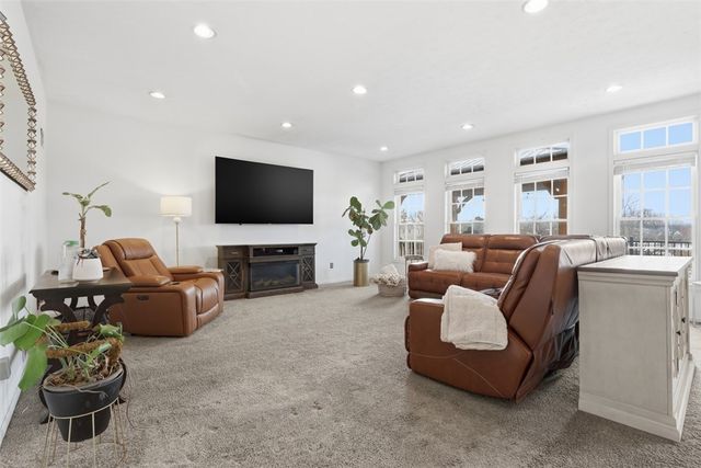 4535 Marina Dr, Lincoln Place, PA 15120