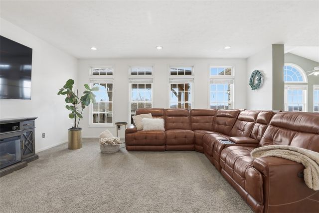 4535 Marina Dr, Lincoln Place, PA 15120