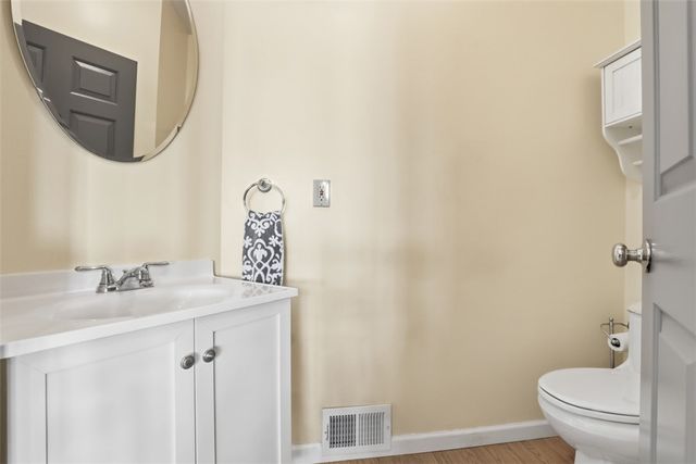 4535 Marina Dr, Lincoln Place, PA 15120