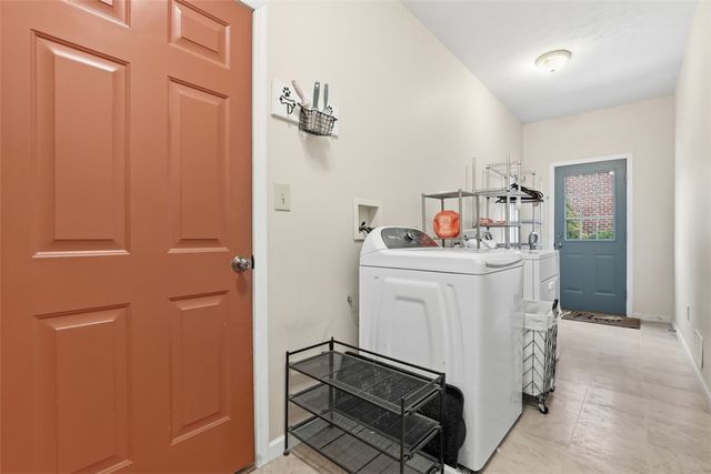 4535 Marina Dr, Lincoln Place, PA 15120