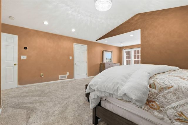 4535 Marina Dr, Lincoln Place, PA 15120