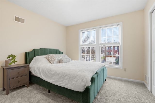 4535 Marina Dr, Lincoln Place, PA 15120