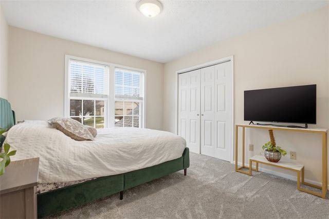 4535 Marina Dr, Lincoln Place, PA 15120