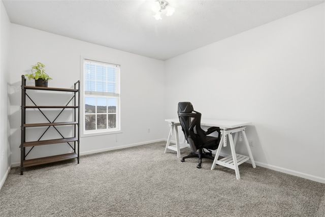 4535 Marina Dr, Lincoln Place, PA 15120