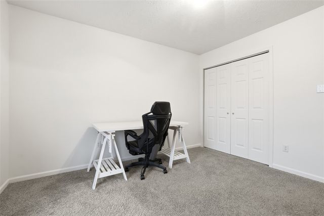 4535 Marina Dr, Lincoln Place, PA 15120