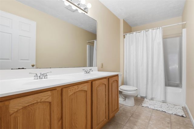 4535 Marina Dr, Lincoln Place, PA 15120