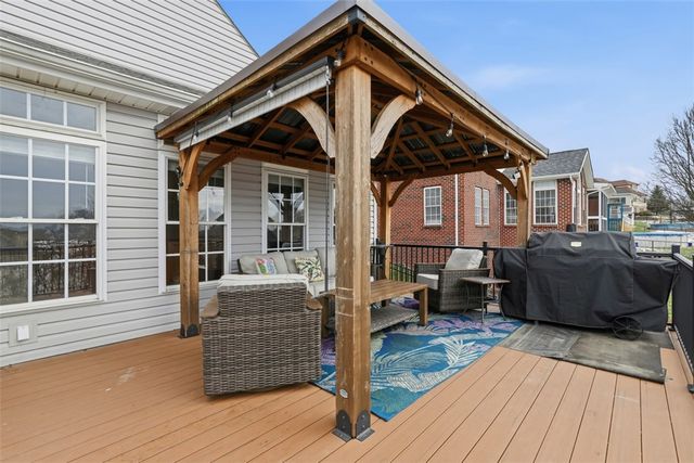 4535 Marina Dr, Lincoln Place, PA 15120