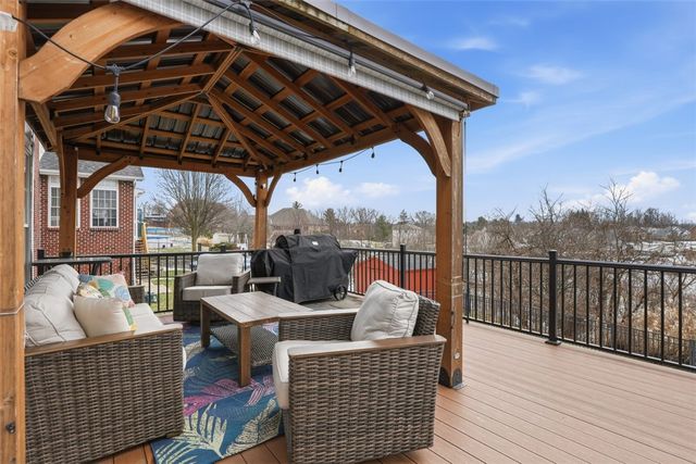 4535 Marina Dr, Lincoln Place, PA 15120