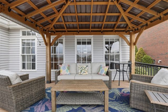 4535 Marina Dr, Lincoln Place, PA 15120