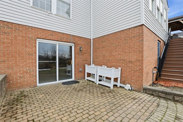 4535 Marina Dr, Lincoln Place, PA 15120