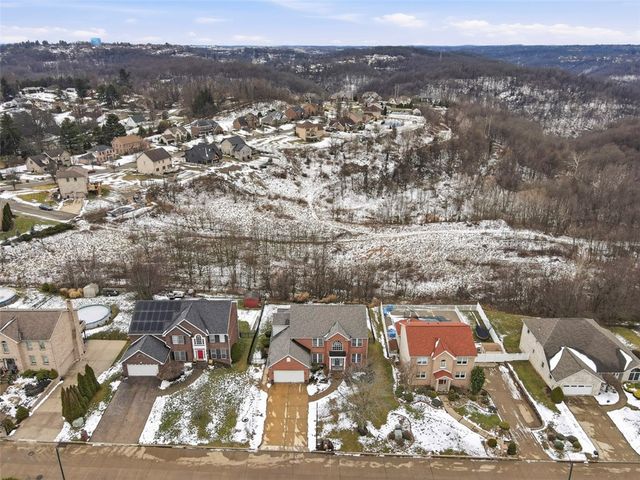4535 Marina Dr, Lincoln Place, PA 15120