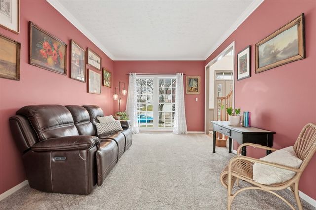 4535 Marina Dr, Lincoln Place, PA 15120