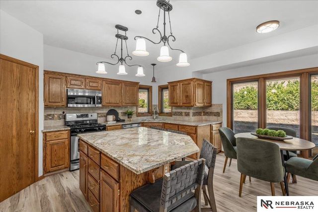 807 Forestview Circle, Bellevue, NE 68005