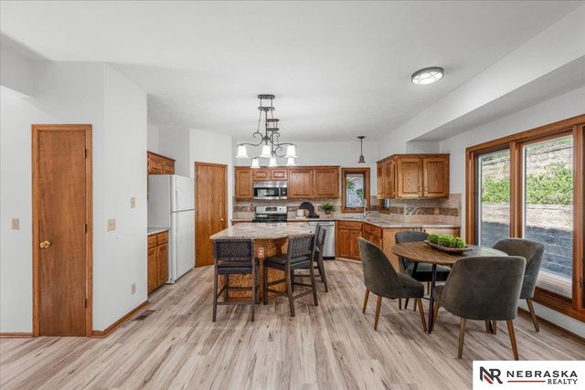 807 Forestview Circle, Bellevue, NE 68005