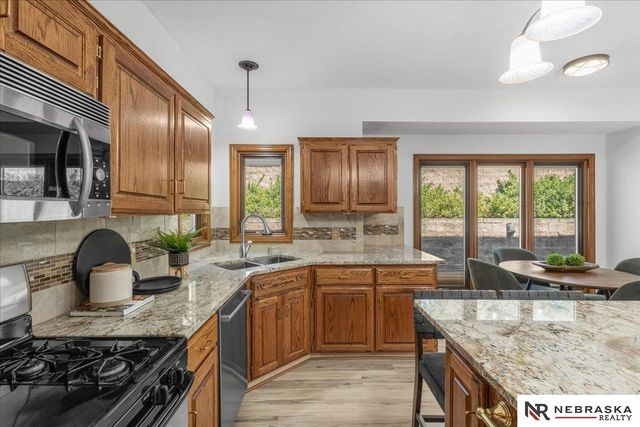 807 Forestview Circle, Bellevue, NE 68005
