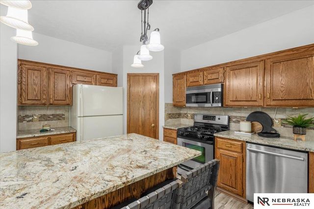 807 Forestview Circle, Bellevue, NE 68005