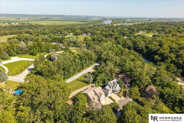 807 Forestview Circle, Bellevue, NE 68005