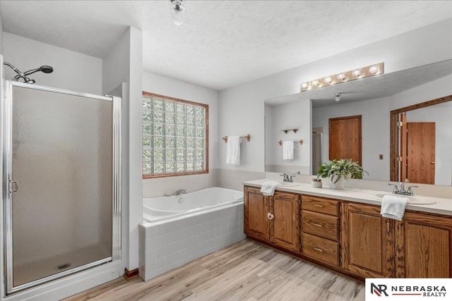807 Forestview Circle, Bellevue, NE 68005