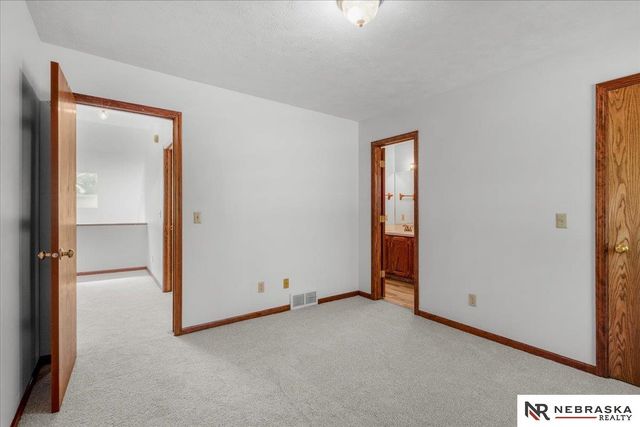 807 Forestview Circle, Bellevue, NE 68005