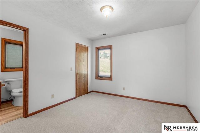 807 Forestview Circle, Bellevue, NE 68005