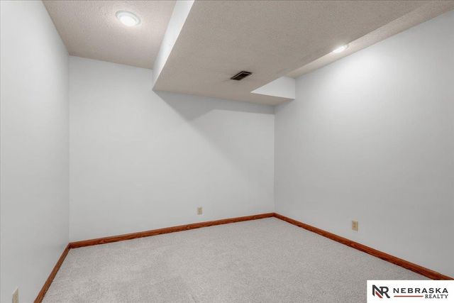 807 Forestview Circle, Bellevue, NE 68005