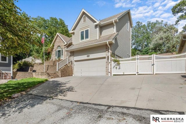 807 Forestview Circle, Bellevue, NE 68005