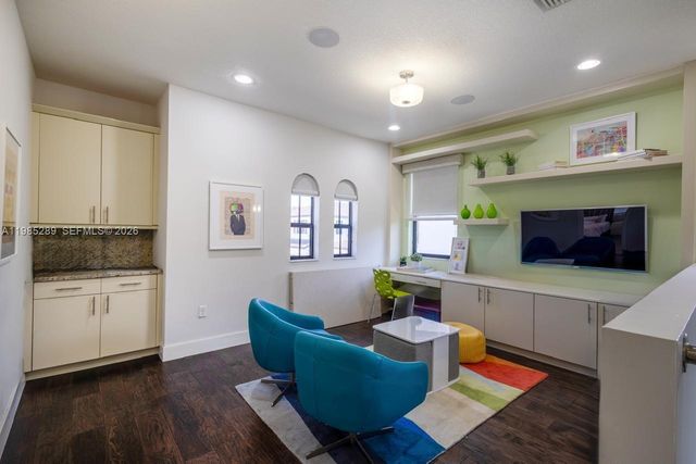 9602 W 35th Ln 0, Hialeah, FL 33018