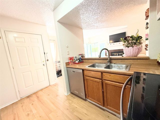 2312 Balsam Drive A214, Arlington, TX 76006