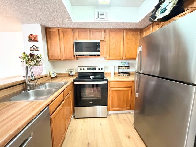 2312 Balsam Drive A214, Arlington, TX 76006