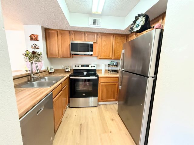 2312 Balsam Drive A214, Arlington, TX 76006