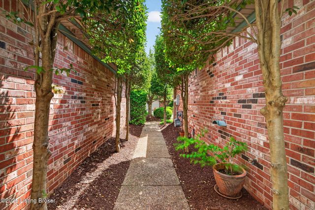 7017 Ridge Run Cir, Prospect, KY 40059