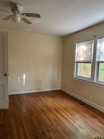 1114 S Broadway Ave, Tyler, TX 75701