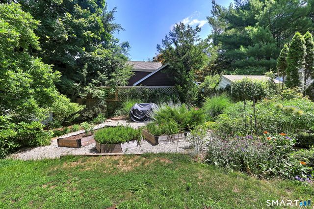 35 Wilkins Street, Hamden, CT 06517