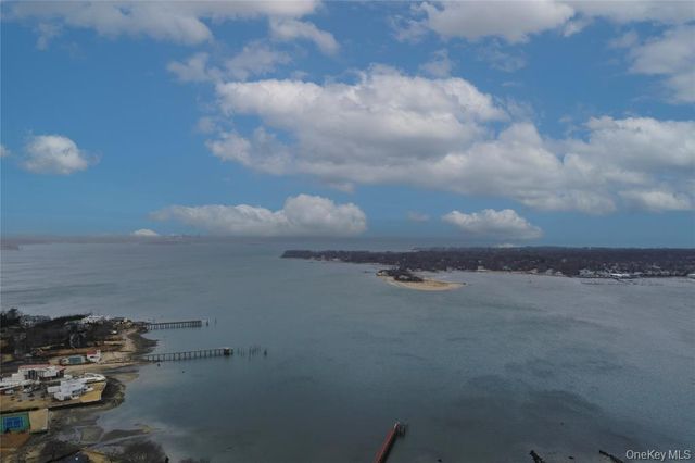 31 Harbour Road, Great Neck, NY 11024