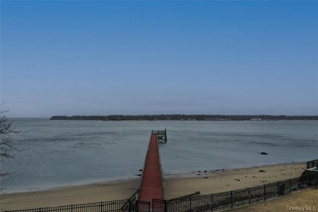 31 Harbour Road, Great Neck, NY 11024